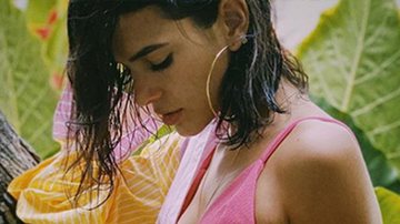 Bruna Marquezine sensualiza ao surgir com biquíni rosa em Trancoso - Instagram