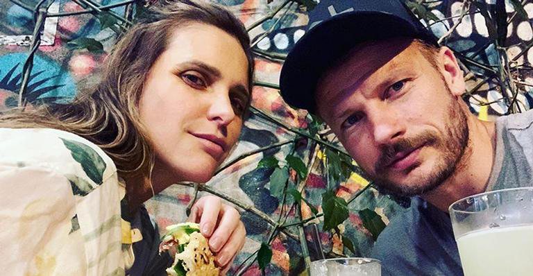 Rodrigo Hilberto e Fernanda Lima dão beijo na chuva em passeio romântico - Reprodução/Instagram