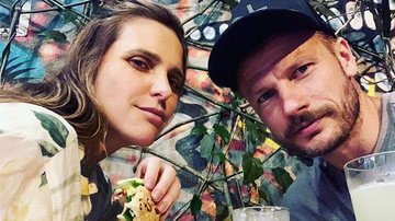 Rodrigo Hilberto e Fernanda Lima dão beijo na chuva em passeio romântico - Reprodução/Instagram