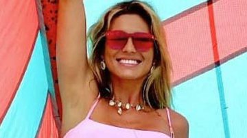 Lívia Andrade aparece com biquíni mínimo na praia - Reprodução/Instagram