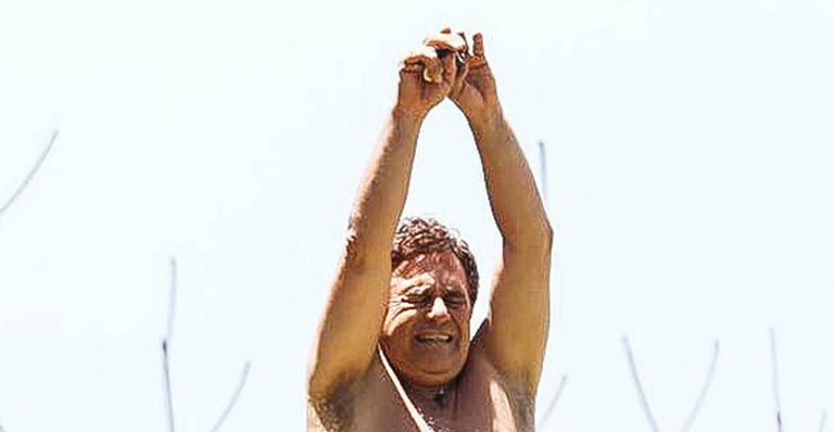 Marcos Frota paga cofrinho ao se exercitar em praia no Rio - AgNews