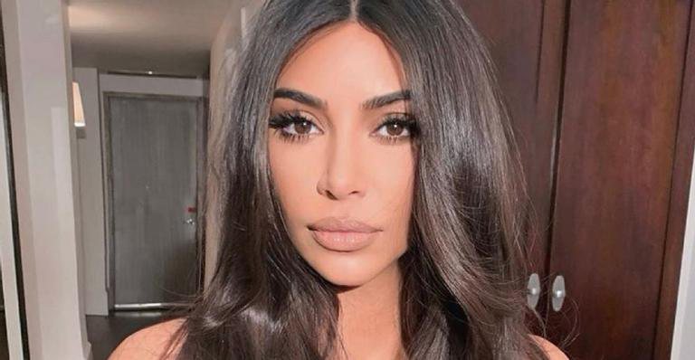 Kim Kardashian surge deslumbrante em maiô cavadíssimo e corpão chama atenção da web - Reprodução/Instagram