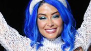 Aline Riscado de peruca azul - AgNews/Webert Belicio