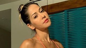 Mayra Cardi exibe estrias e outras imperfeições em foto de biquíni - Instagram