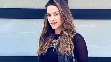 Grávida, Fernanda Machado exibe a barriguinha de cinco meses na web - Instagram
