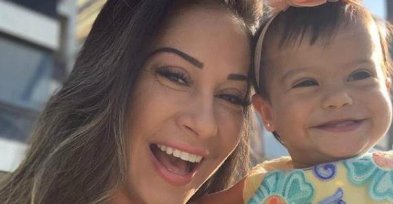 Mayra Cardi derrete fãs em momento de chamego com a filha - Arquivo Pessoal