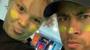 Neymar Jr. flagra o filho desenhando em seu tênis de edição limitada - Arquivo Pessoal