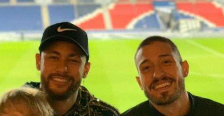 Neymar Jr. comove web em clique com marido da ex-namorada e o filho: ''Família'' - Arquivo Pessoal