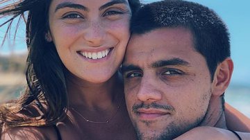 Felipe Simas faz declaração emocionante ao compartilhar clique com a esposa grávida e os dois filhos - Reprodução/Instagram