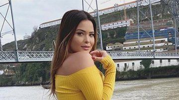 Geisy Arruda ostenta corpão ao surgir de biquíni fio-dental - Instagram