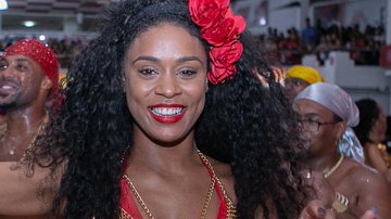 MC Rebecca samba com biquíni micro em ensaio de quadra do Salgueiro - Alex Nunes/Divulgação