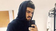Caio Castro curte noitada com amigo após férias com Grazi Massafera - Instagram