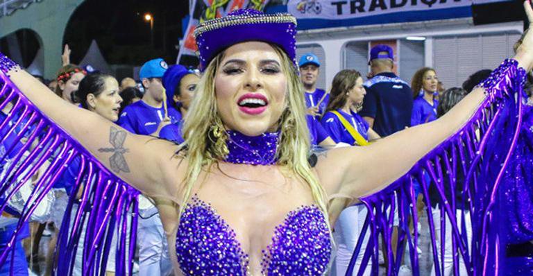 Ana Paula Minerato deixa virilha à mostra em ensaio de Carnaval - AgNews/Thiago Duran