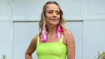 Juliana Silveira deixa as pernas perfeitas à mostra em look para o carnaval - Instagram