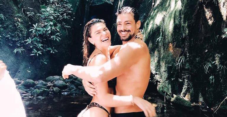 Cauã Reymond tira dias de férias ao lado da esposa - Instagram