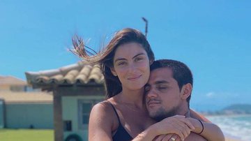 Felipe Simas posa coladinho da esposa e declara todo o seu amor - Reprodução/Instagram
