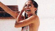Camila Pitanga arrasa de biquíni em banho de mangueira - Reprodução/Instagram