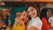 A atriz festejou aniversário da mãe de sua namorada em um restaurante carioca - Instagram