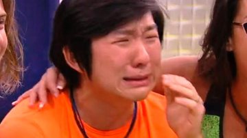 Pyong cai no choro ao ver o filho pela primeira vez no BBB20 - Reprodução/TV Globo