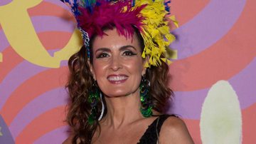 Fátima Bernardes causa com decote profundo em baile de Carnaval - Reprodução