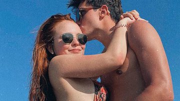 Larissa Manoela troca carícias com o namorado na praia - Reprodução/Instagram