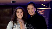 Lília Cabral posa sorridente ao lado da filha, Giulia, durante evento - Webert Belicio / AgNews