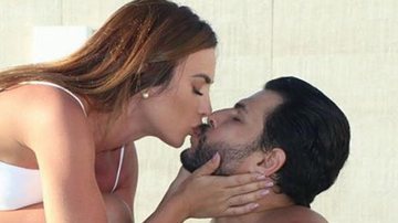 Nicole Bahls beija marido em clique e se declara: ''Amor verdadeiro'' - Reprodução