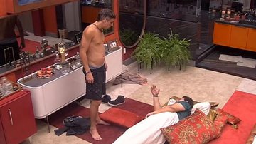 BBB20: Felipe Prior comenta com Babu que Rafa quer se aproximar e dispara: ''Nunca veio escutar os meus problemas'' - Reprodução/TV Globo