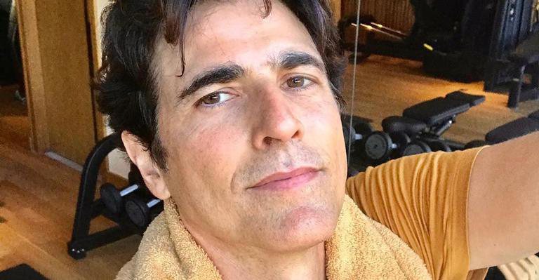 Reynaldo Gianecchini surge malhando com cachorros e encanta a web: ''Muito amor'' - Reprodução/Instagram
