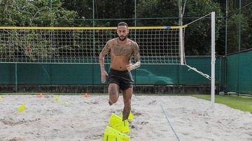 Neymar Jr. joga volei com padastro do filho - Instagram