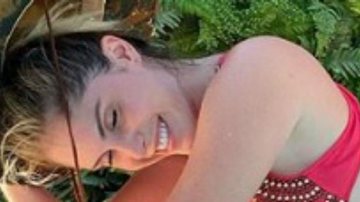 Bárbara Evans ostenta curvas ao posar de maiô cavado: “Mulher mais desejada e sensual” - Reprodução/Instagram