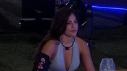 BBB20: Mari fica bêbada e come flores de decoração da festa: ''É gostoso'' - Reprodução/TV Globo
