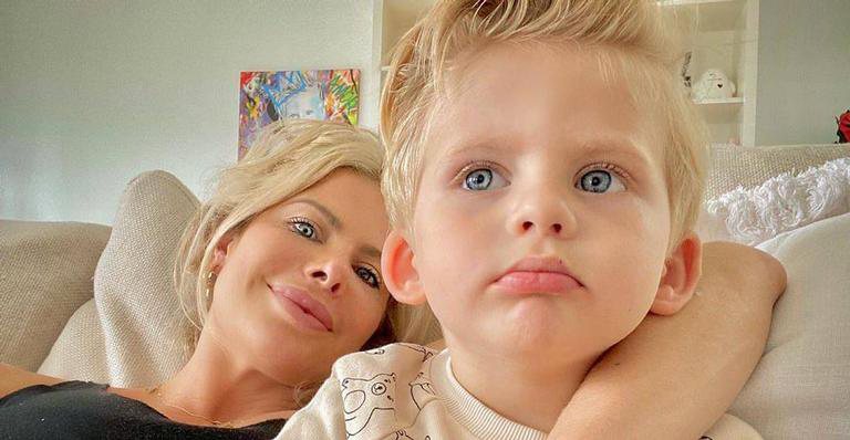 Karina Bacchi se diverte com o filho - Instagram