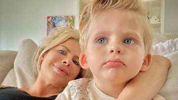 Karina Bacchi se diverte com o filho - Instagram