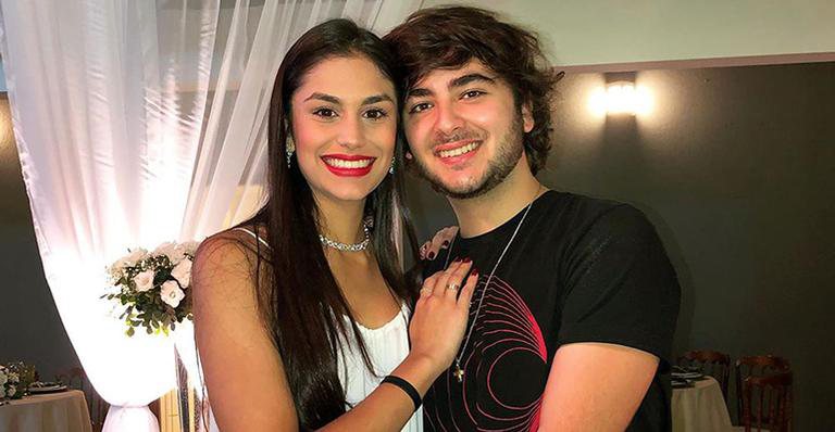 Luca Bueno posa com namorada em registro romântico e celebra aniversário de namoro - Reprodução/Instagram