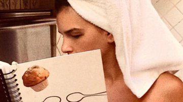 Em quarentena, Mariana Rios surge cozinhando só de toalha - Instagram