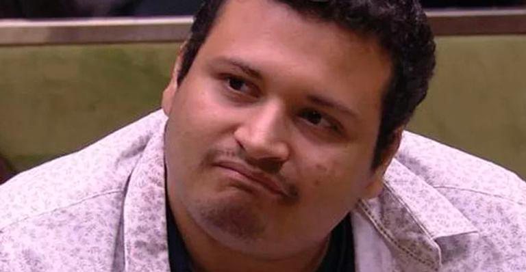 Victor Hugo, do BBB20, é hostilizado durante live e sai chorando - Reprodução/TV Globo