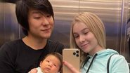 O hipnólogo encantou os seguidores com registro do filho e da esposa - Reprodução/Instagram