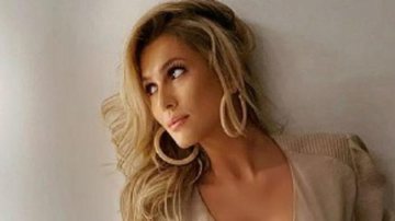 Com decote profundo, Lívia Andrade posa nas redes e impressiona: “Esbanjou sensualidade” - Reprodução/Instagram