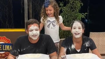 Wesley Safadão e Thyane Dantas fazem 'desafio da farinha' com a filha e divertem web - Reprodução/Instagram