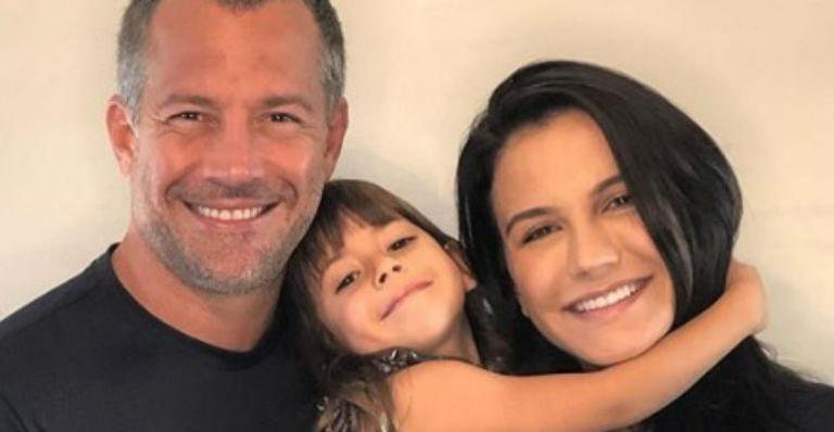 Esposa de Malvino Salvador encanta ao compartilha clique junto do maridão e filha - Reprodução/Instagram