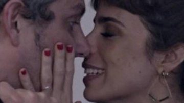 Maria Ribeiro e Alexandre Nero trocam beijo quente em documentário - Reprodução