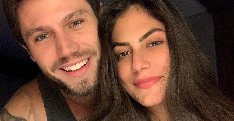 Ex-BBB Mari Gonzalez surge agarradinha com Jonas Sulzbach no Dia do Abraço: ''Eu te amo'' - Reprodução/Instagram