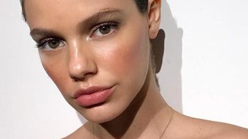 Laura Neiva arranca elogios ao surgir só de biquíni branco na web: ''Beleza harmoniosa'' - Reprodução/Instagram