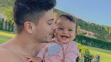 Arthur Aguiar explode o fofurômetro ao mostrar filha fazendo careta: ''Cara de brava'' - Reprodução/Instagram