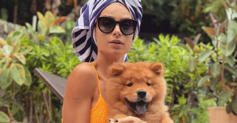 Thaila Ayala encanta em clique com cachorro de estimação - Instagram
