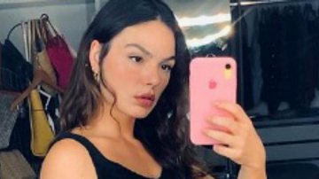 De regata curtíssima e sem sutiã, Isis Valverde sensualiza em selfie - Reprodução/Instagram