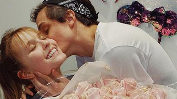 Larissa Manoela ganha buquê de flores gigante do namorado: ''Dia dos Namorados já começou'' - Reprodução/Instagram
