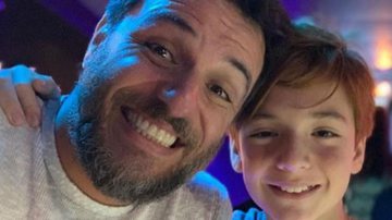 Rodrigo Lombardi surge ao lado do filho careca e dispara: “Alguém pagou a promessa” - Reprodução/Instagram