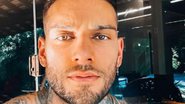 Só de sunga, Lucas Lucco rouba atenção da web ao exibir corpão sarado e tatuado - Reprodução/Instagram